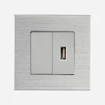 سوکت USB 1/2 آلومینیومی نقره‌ای رو به رو